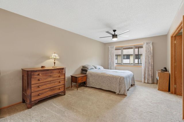 1589 Four Oaks Road, Eagan, MN 55121