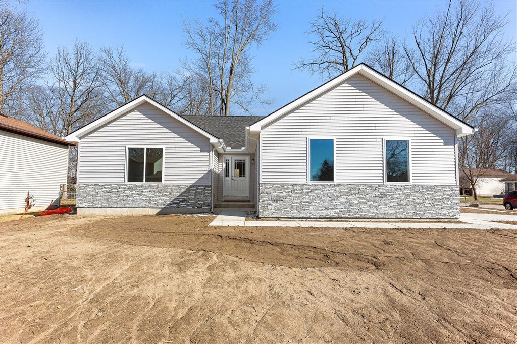 48416 Kelly Lea Lane, Chesterfield, MI 48051