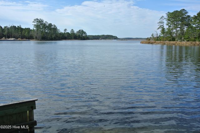 252 Jonaquins Drive, Beaufort, NC 28516