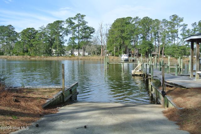 252 Jonaquins Drive, Beaufort, NC 28516