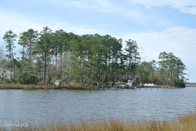 252 Jonaquins Drive, Beaufort, NC 28516