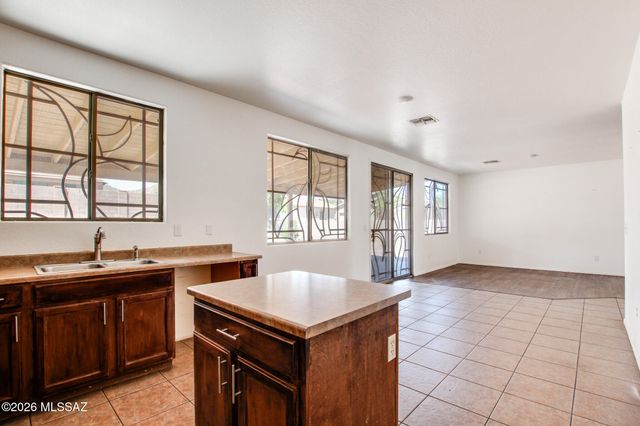 7040 S Camino De Ayer, Tucson, AZ 85746