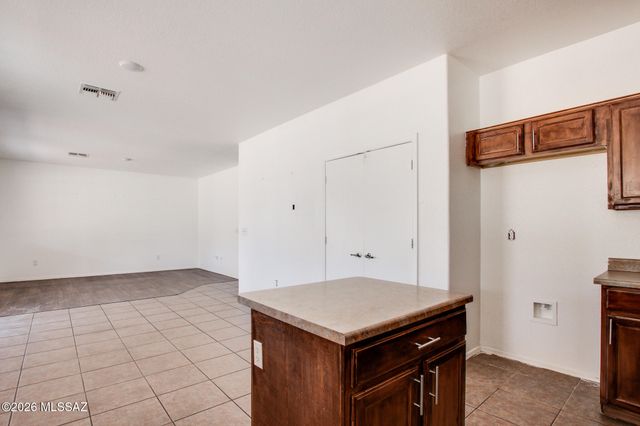 7040 S Camino De Ayer, Tucson, AZ 85746