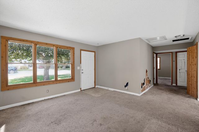 4013 TWIN CITY Drive, Council Bluffs, IA 51501