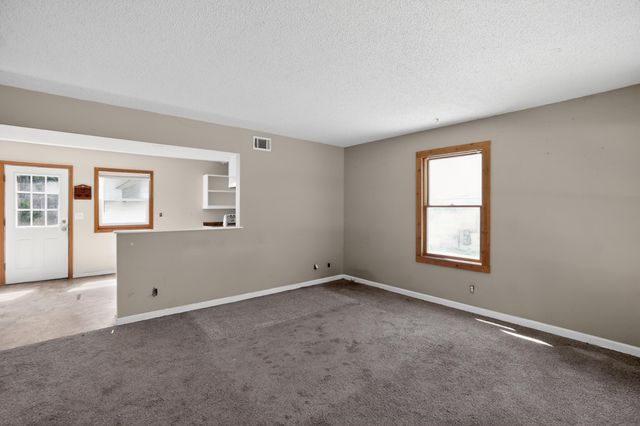 4013 TWIN CITY Drive, Council Bluffs, IA 51501