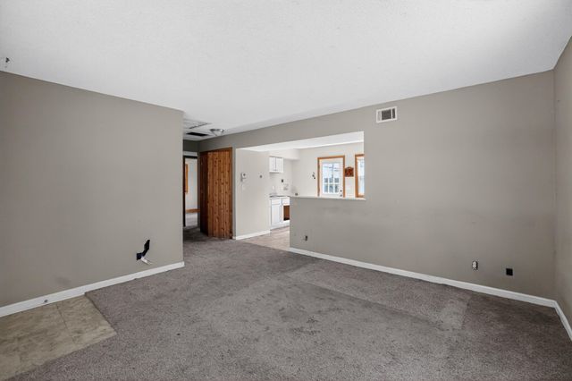 4013 TWIN CITY Drive, Council Bluffs, IA 51501