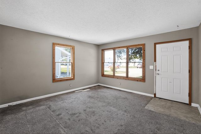 4013 TWIN CITY Drive, Council Bluffs, IA 51501