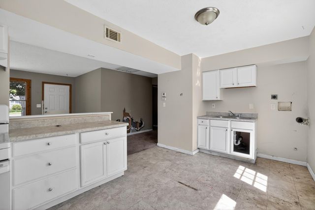 4013 TWIN CITY Drive, Council Bluffs, IA 51501