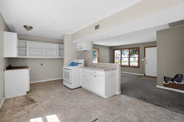 4013 TWIN CITY Drive, Council Bluffs, IA 51501