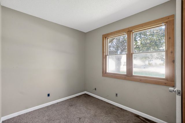 4013 TWIN CITY Drive, Council Bluffs, IA 51501