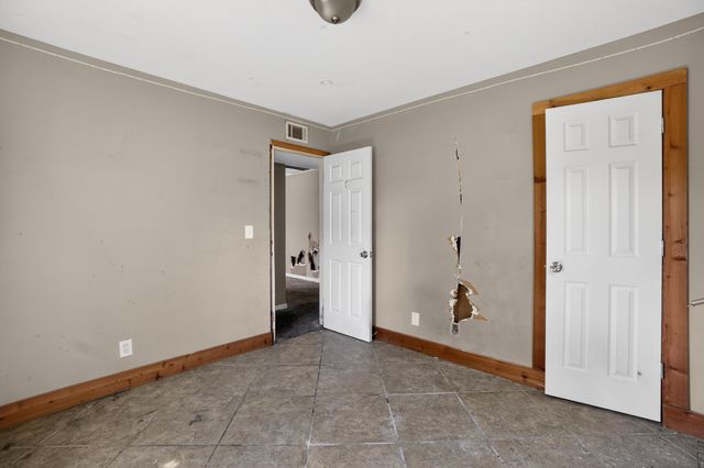 4013 TWIN CITY Drive, Council Bluffs, IA 51501