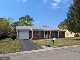 29 MOCCASIN DR, Manchester Township, NJ 08759