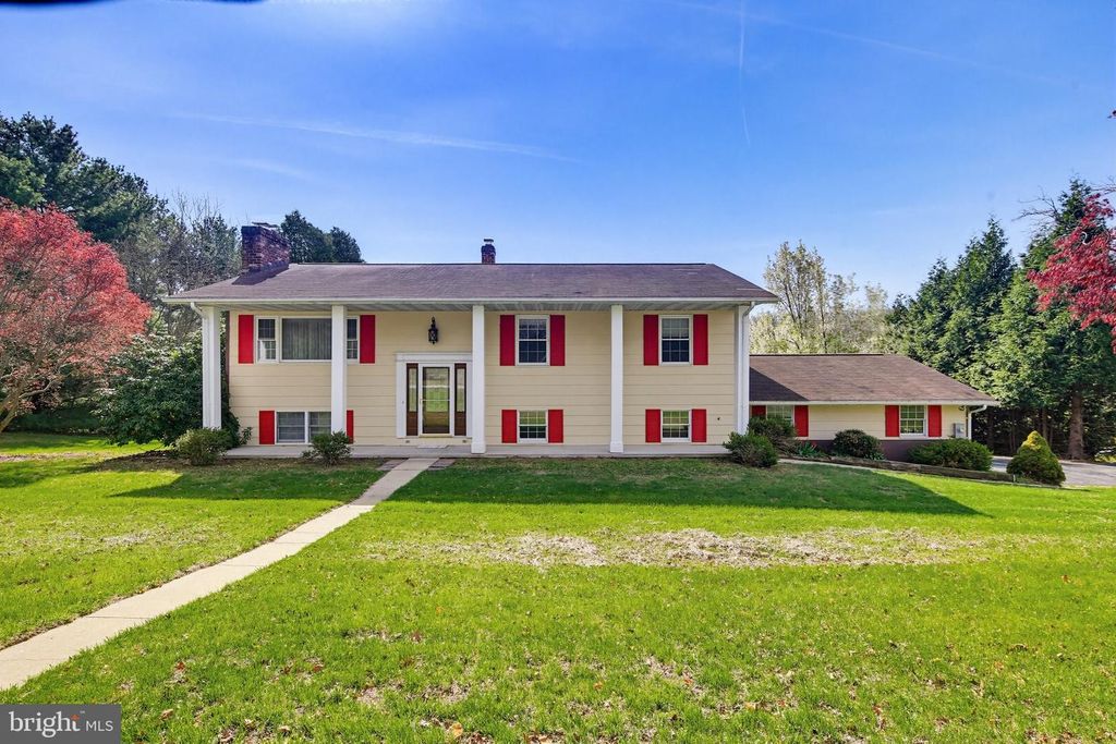 Image 1 of property listing at 603 YORKMINSTER CT, Westminster, MD 21158