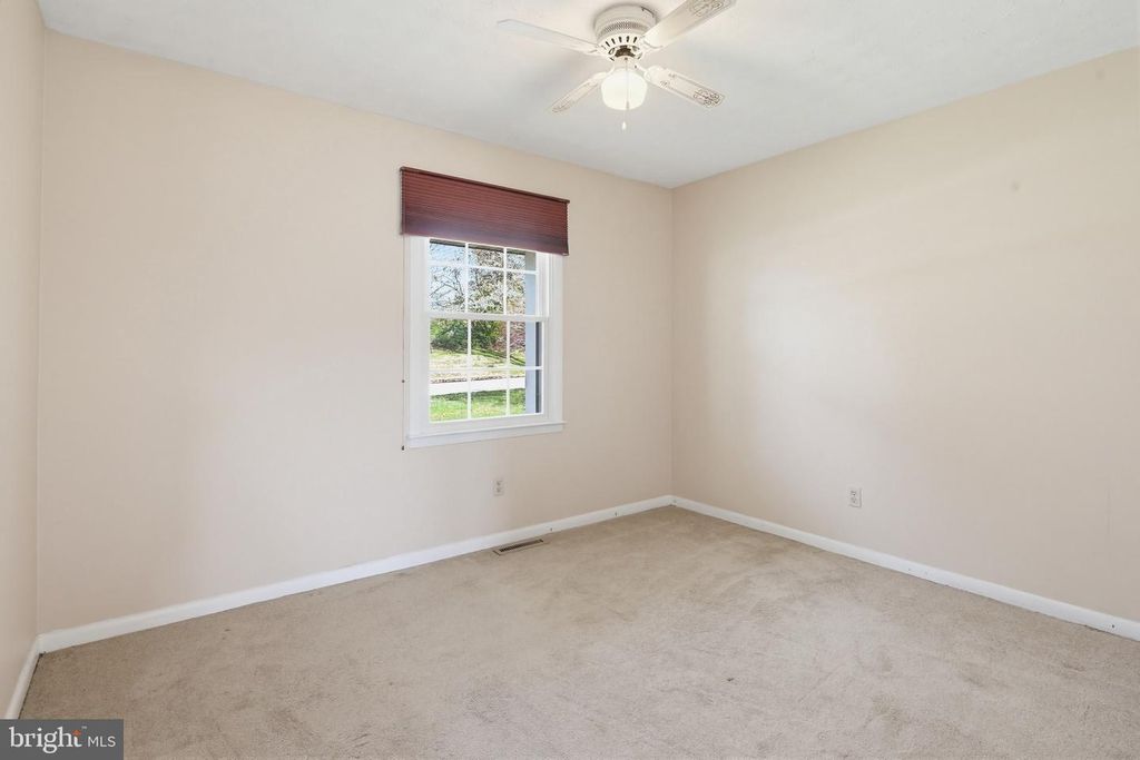 Image 13 of property listing at 603 YORKMINSTER CT, Westminster, MD 21158