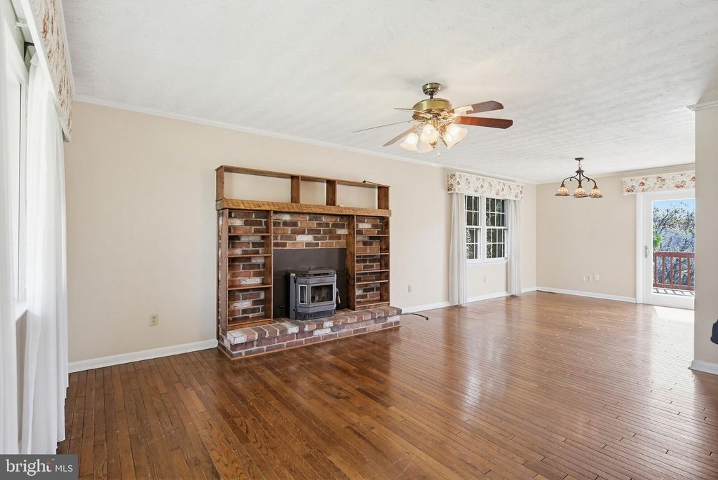 Image 3 of property listing at 603 YORKMINSTER CT, Westminster, MD 21158