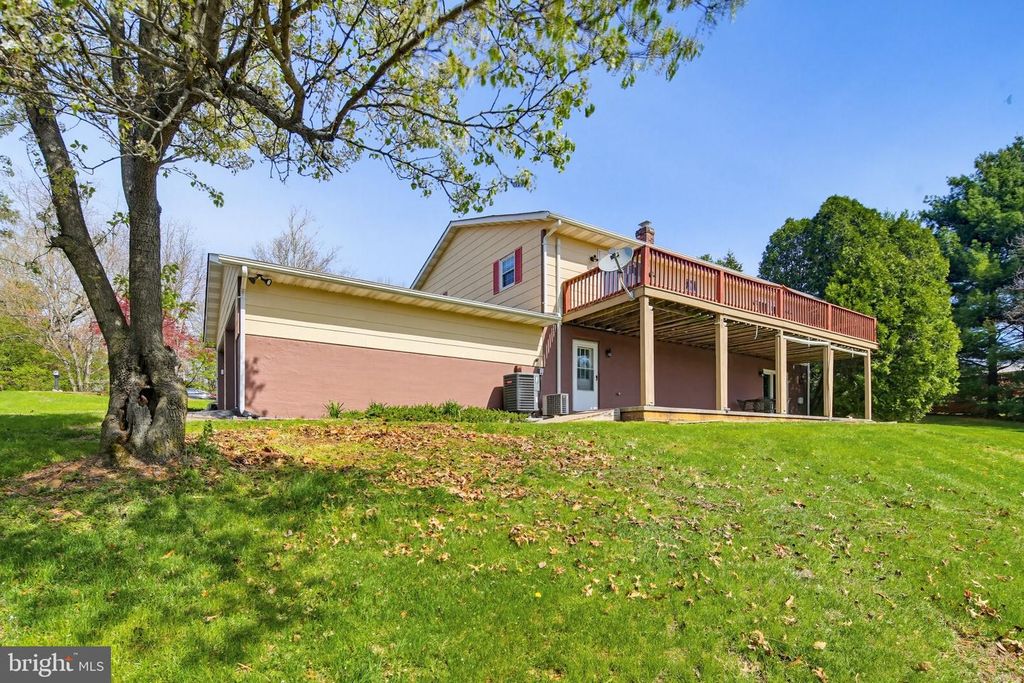 Image 32 of property listing at 603 YORKMINSTER CT, Westminster, MD 21158