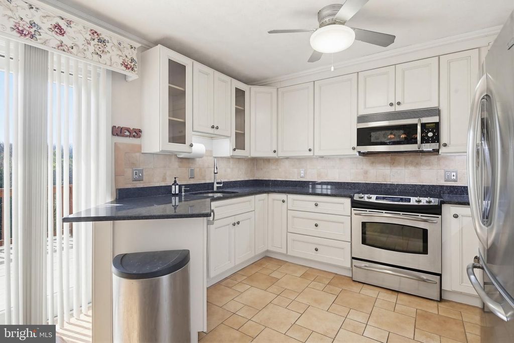 Image 6 of property listing at 603 YORKMINSTER CT, Westminster, MD 21158