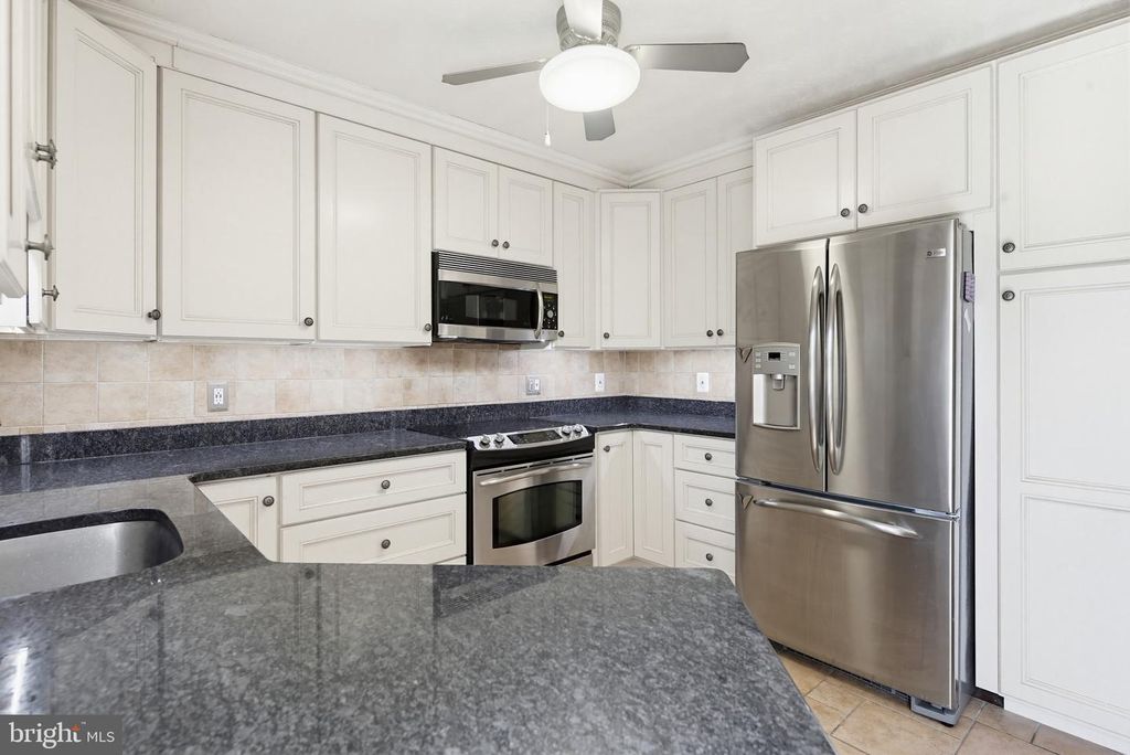 Image 7 of property listing at 603 YORKMINSTER CT, Westminster, MD 21158