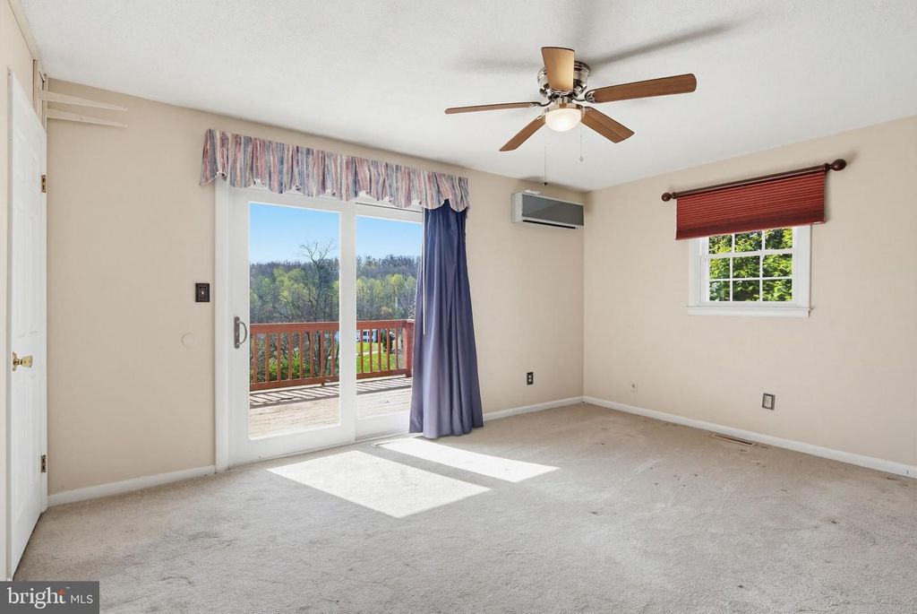 Image 8 of property listing at 603 YORKMINSTER CT, Westminster, MD 21158