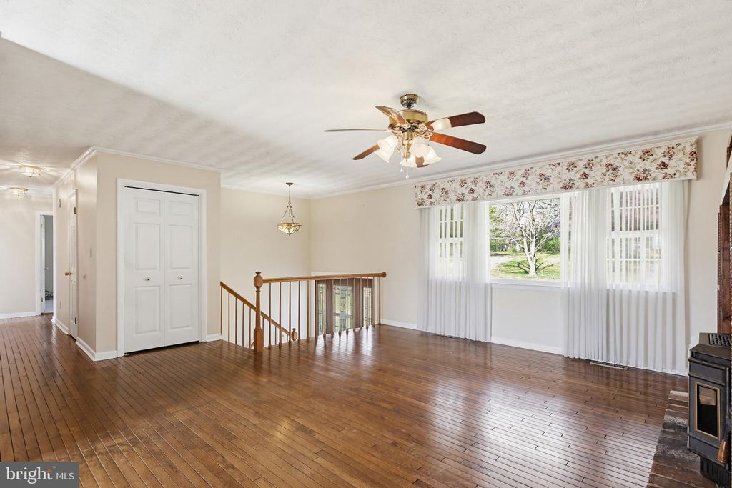 Image 9 of property listing at 603 YORKMINSTER CT, Westminster, MD 21158
