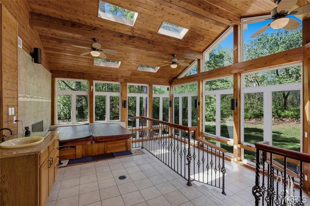16 Williamsburg Road, Creve Coeur, MO 63141