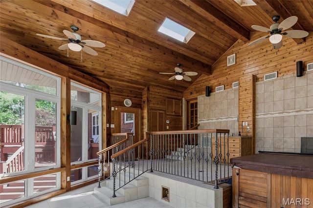 16 Williamsburg Road, Creve Coeur, MO 63141