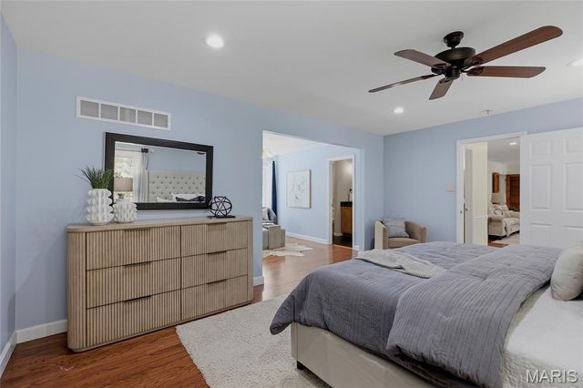 16 Williamsburg Road, Creve Coeur, MO 63141