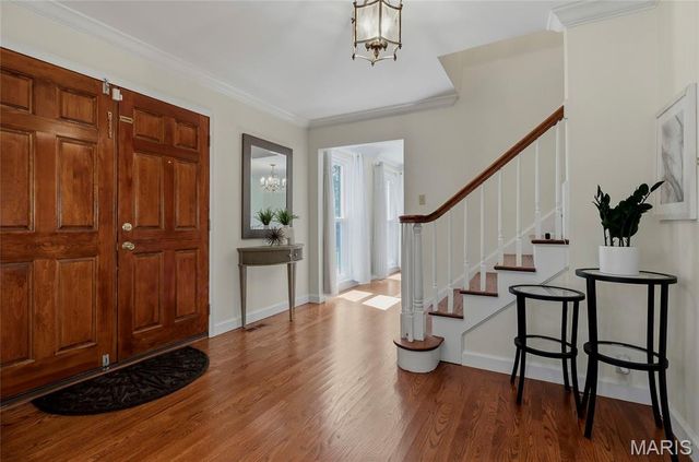 16 Williamsburg Road, Creve Coeur, MO 63141