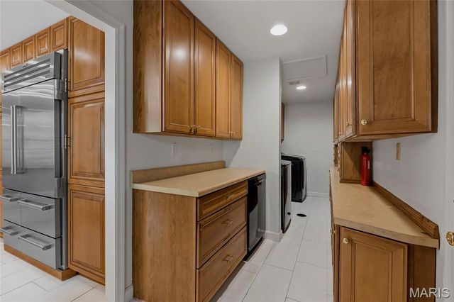 16 Williamsburg Road, Creve Coeur, MO 63141