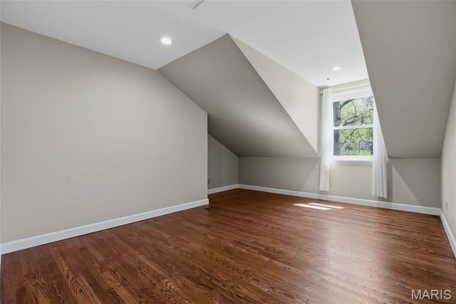 16 Williamsburg Road, Creve Coeur, MO 63141