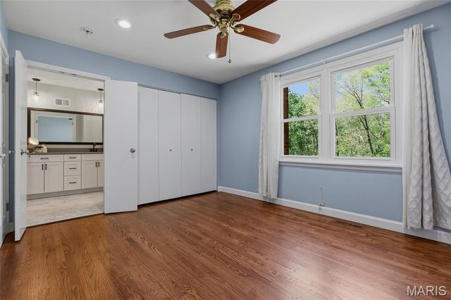 16 Williamsburg Road, Creve Coeur, MO 63141