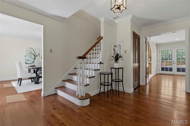 16 Williamsburg Road, Creve Coeur, MO 63141