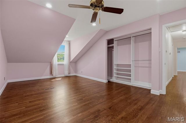 16 Williamsburg Road, Creve Coeur, MO 63141