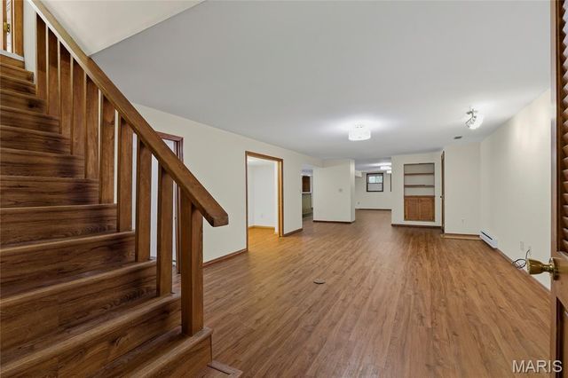 16 Williamsburg Road, Creve Coeur, MO 63141
