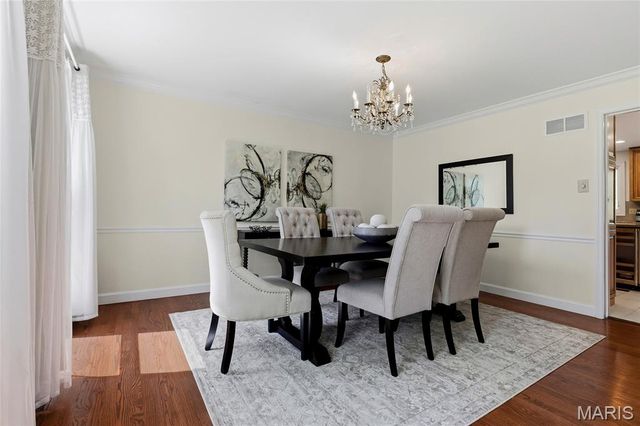 16 Williamsburg Road, Creve Coeur, MO 63141