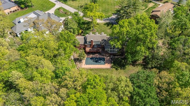 16 Williamsburg Road, Creve Coeur, MO 63141