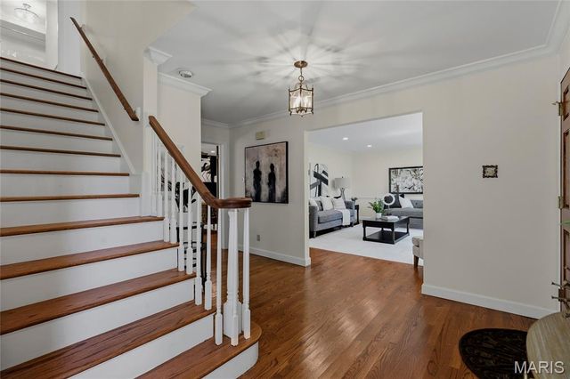 16 Williamsburg Road, Creve Coeur, MO 63141