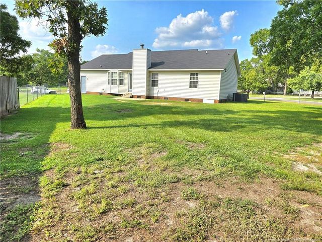 108 Laura Lane, Raeford, NC 28376