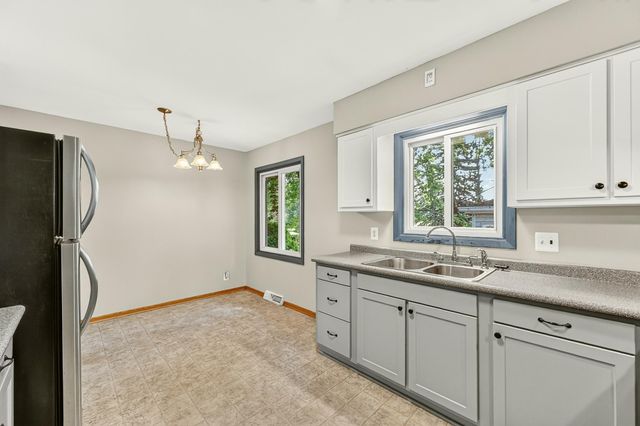 1706 34th Street NW, Rochester, MN 55901