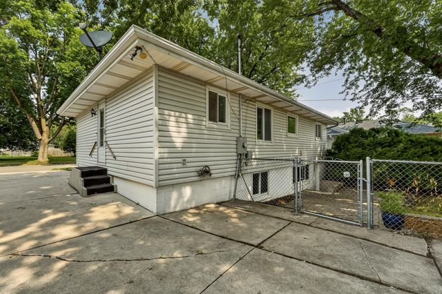1706 34th Street NW, Rochester, MN 55901