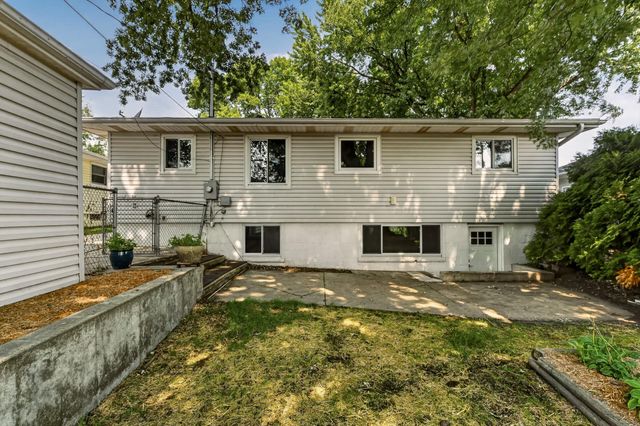 1706 34th Street NW, Rochester, MN 55901
