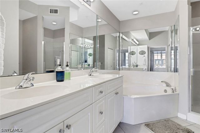 401 Bayfront PL 3502, Naples, FL 34102