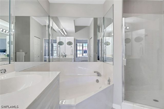 401 Bayfront PL 3502, Naples, FL 34102