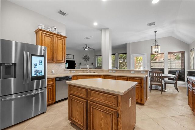 521 Ivory Stone Lane, League City, TX 77573