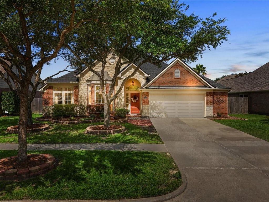 521 Ivory Stone Lane, League City, TX 77573