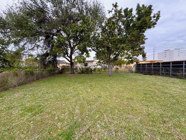 4009 SW 24th Street, West Park, FL 33023