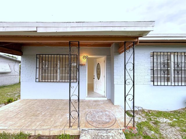 4009 SW 24th Street, West Park, FL 33023