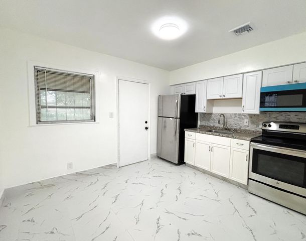 4009 SW 24th Street, West Park, FL 33023