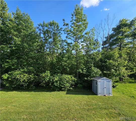 703 Beach Road, Evans, NY 14006