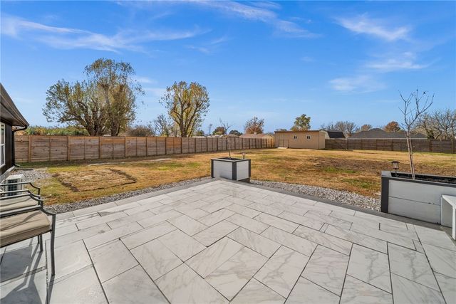 1822 Daisy Circle, Lowell, AR 72745